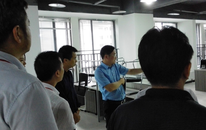 赖区长鼓励重庆bc贷网络公司要多进行创新，并就bc贷未来发展方向做出重要指示。